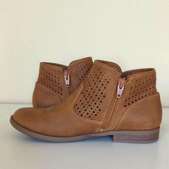 Cat & Jack Brown Fashion Booties - Picture 6 of 8